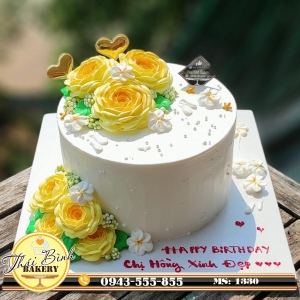 Bánh kem hoa hồng vàng mừng sinh nhật chị Hồng