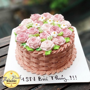 Bánh Kem Giỏ Hoa Hồng Kem
