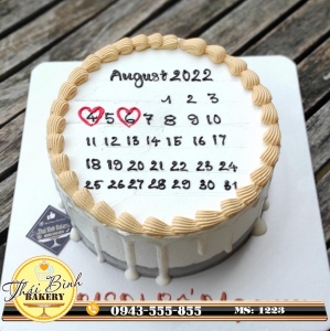 Bánh kem quyển lịch tháng mừng sinh nhật bố-mẹ