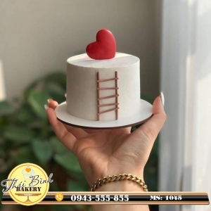 bánh kem mini cắm tim bậc thang tình yêu