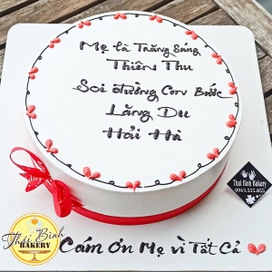 Bánh kem tặng mẹ đơn giản nơ đỏ 