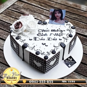 Bánh tim hoa hồng trắng in ảnh bạn gái sô viền tặng người thương