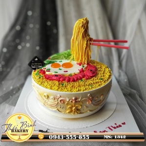 Bánh kem tạo hình bát mý tôm sang chảnh msn bạn Thảo