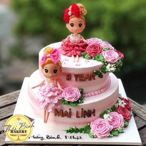 Bánh kem 2 tầng băt hoa hồng kèm búp bê tặng bé 
