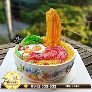 bánh kem dựng hình bát mỳ tôm