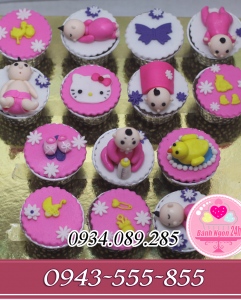Bánh cupcake thôi nôi tặng bé gái
