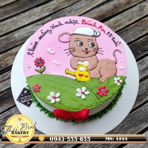 Bánh kem vẽ chuột nâu đang tưới hoa dễ thương tặng con Bình An 15 Tuổi