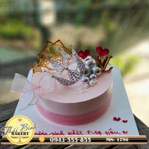 Bánh kem vương miện đá sang chảnh tặng mẹ yêu