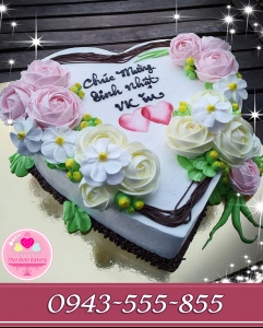 Bánh kem cắt trái tim nghệ thuật trang trí hoa