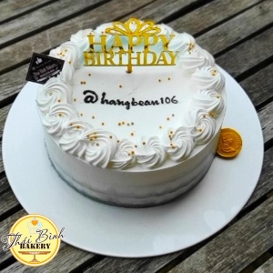 bánh kem xoáy hoa cắm chữ hpbd tặng gia đình 