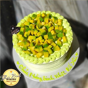 bánh kem trái cây xoài và bơ độc lạ tặng gia đình