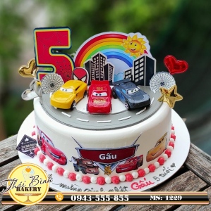 Bánh kem đường đua ô tô lâu đài tặng con Gấu 5 tuổi
