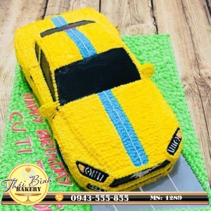 Bánh kem dựng hình ô tô vàng tặng con Cuti 3 tuổi