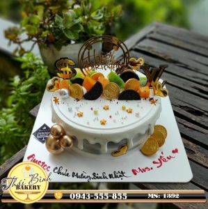 Bánh kem hoa quả tặng khách hàng