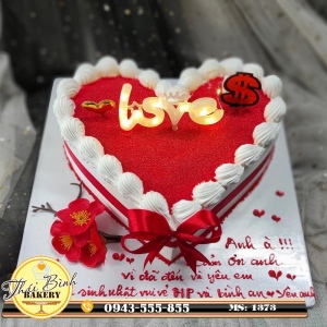 Bánh tim chữ LOVE cành đào đỏ tặng người yêu