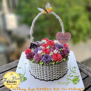 bánh kem giỏ hoa tặng khách hàng, đối tác