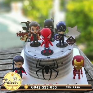 Bánh kem 6 siêu anh hùng kèm con nhện tặng con Minh Đức 8 tuổi