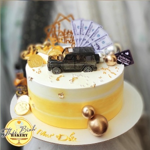 Bánh kem ô tô mazda đen huyền bí tặng bạn bè