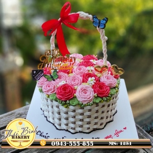 Bánh kem giỏ hoa hồng sang chảnh tặng mẹ yêu