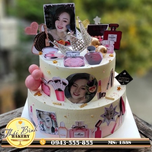Bánh kem 2 tầng in ảnh chanel vương miện tặng sếp Hồng Ưng