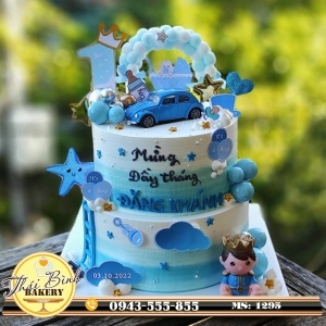 Bánh kem 2 tầng hoàng tử bên ô tô xanh mừng đầy tháng con Đăng Khánh