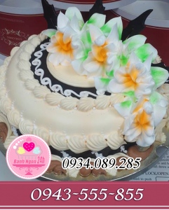 Bánh kem âu á sô cô la bắt hoa chế tông trắng cam