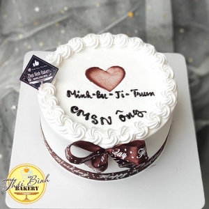 bánh kem xoáy hoa tim đơn giản