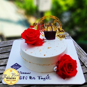 bánh kem hồng tươi cắm bánh tặng bạn