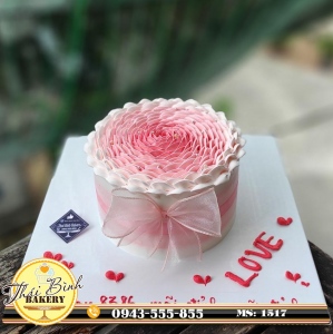 bánh kem bắt hoa tông hồng