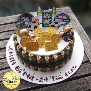Bánh kem sét cắm chai bia heniken tặng sếp