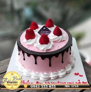 Bánh kem dâu tây ngày valentine