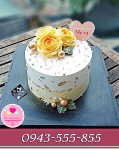bánh kem tặng mẹ hoa vàng nhẹ nhàng
