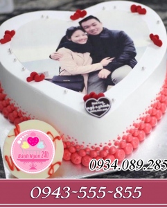Bánh kem trái tim in ảnh tông đỏ năm 2016